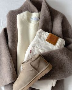 Taupe Uggs Outfit, Taupe Aesthetic, Uggs Outfit Winter, Taupe Outfit, Cold Weather Fits, Winter Jacket Outfits, Ugg Boots Outfit, Outfit Collection, Beige Outfit