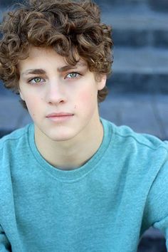 Are you a teen boy looking for some inspiration for your next haircut? Here are the 15 best hairstyles for teenage guys with curly hair! Curly Hair Boy, Boys Haircuts Curly Hair, Hairstyles For Teenage Guys, Teen Haircuts, Teen Boy Haircut