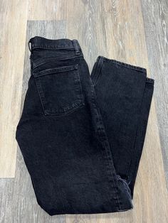 Brand: ABERCROMBIE AND FITCH Style: JEANS STRAIGHT Color: BLACK DENIM Size: 2/26SKU: 137-137189-24805 CONDITION: GENTLY USED Classic High Rise Black Jeans, Classic Black Rigid Denim Jeans, Classic Black Jeans With Five Pockets, Classic Black Mid-rise Jeans, Black Mid-rise Rigid Denim Jeans, Basic Black Bottoms For Fall, Black Straight Leg Jeans For Fall, Black High Rise Jeans For Everyday, Black Jeans For Everyday Fall Wear