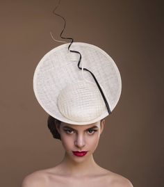 Beautiful ivory coloured sinamay percher with black and ivory spiral quill detail. It is secured in place using a hat elastic which can be colour matched to your hair or custom made headband. Ideal for weddings, races, christenings and church. This particular fascinator can be shipped off within 3-5 days but for different colour variations, please allow 5-7 days. I can ship to anywhere in the world. Please contact me with your specific shipping requirements For urgent orders, let's talk and see Wedding Hats For Guests, Ivory Fascinator, Fascinator Hats Wedding, Derby Outfits, Handmade Hats, Occasion Hats, Derby Fascinator, Sinamay Hats, Church Hat