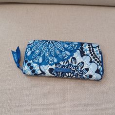 Paisley Blue And White Vera Bradley Wallet Casual Blue Wallet For Gift, Blue Everyday Rectangular Wallet, Casual Blue Wallets For Daily Use, Casual Blue Bifold Wallet, Vera Bradley Wallet, Vera Bradley Bags, Vera Bradley, Sunglasses Case, Wallets