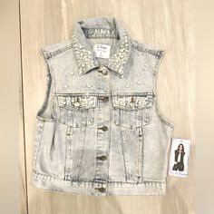 Nwt Ci Sono Denim Vest With Pearl And Studded Details White Trendy Denim Top For Spring, Trendy White Denim Top For Spring, White Fitted Denim Vest, White Denim Top For Spring, White Casual Denim Top For Spring, Trendy White Denim Vest With Pockets, White Denim Summer Jacket, White Denim Top, Denim Vest