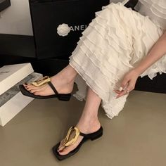 Women Flats Slippers New Summer Luxury Fashion Casual Sandals Designer Open Toe Non-Slip Outdoor Summer Luxury, Flat Slipper, Slides Women, Beach Slippers, Women Flats, Casual Sandals, Womens Flats, Open Toe, Fashion Casual