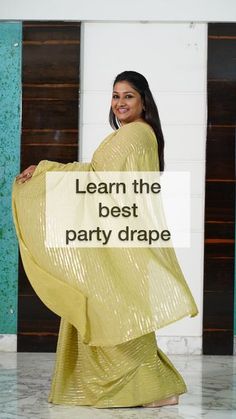 Party Wear Saree Draping Styles, Wearing A Saree, Shifon Saree Blouse Designs, Georgette Saree Draping Styles, Wear Saree Step By Step, Single Pleat Saree Draping, Pleated Saree Look, Saree Drapes Styles