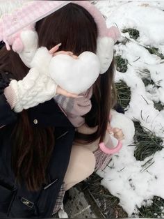 cr xiaohongshu | jk fashion winter jfashion japanese high school uniform cosplay cute pink soft girl sanrio hello kitty Poses Xiaohongshu, Winter Anime Aesthetic, Japanese High School Uniform, Pictures Winter, Japanese High School, High School Uniform, Korea Girl, Cosplay Cute, Winter Girl