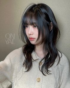 Korean Midlength Hairstyle Women, Korean Long Layered Haircut With Bangs, Hime Haircut Round Face, Narrow Bangs, Hush Cut And Hime Cut, Medium Hush Cut With Bangs, Hush Cut Hair Medium With Bangs, Hime Cut Wavy Hair