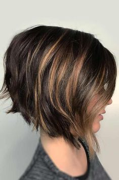 Inverted Bob Hairstyle #bobhaircuts #haircuts #invertedbob #shortbob #caramelhighlights Inverted Bob Hairstyles, Brunette Bob, Choppy Bob Haircuts, Textured Haircut, Polished Hair, Angled Bob, Short Bob Haircuts, Hair Makeover, Short Haircut