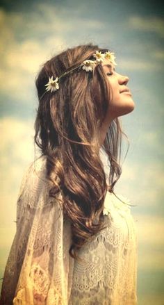 Loooove this Hippie Elegante, Flowers In Her Hair, Hippie Chick, Hippy Chic, Estilo Hippie, Hippie Love