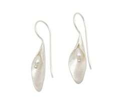 Enhance your day-to-day attire with these nature-inspired earrings. Each one showcases delicate sterling silver petals that are unfurling to reveal cultured freshwater pearls. From Novica. Minimal Ring, Freshwater Cultured Pearls, Modern Earrings, Women Artisans, Jewelry Packaging, Artisan Craft, Pearl Drop Earrings, Pearl Drop, Hook Earrings