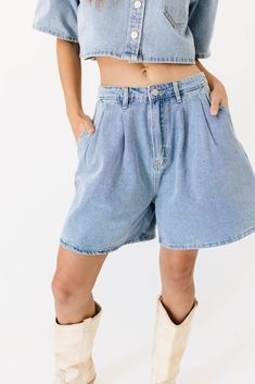 the perfect summer outfit exists, + it’s this iconic denim-on-denim moment. comprised of a boxy short sleeve denim top + matching pleated denim shorts, this casual two-piece set serves some serious 90s nostalgia. whether worn together or separately, it’s a set you can count on to slay the day. light denim // collared, buttons, cropped, front breast pocket, high waisted, one button fly zip, belt loops, pockets, pleat detailing model is 5'8" + wearing a small measurements are approximate + taken w