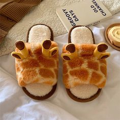 Giraffe Slippers, Casual Shoes Women Flats, Funny Shoes, Cartoon Giraffe, Dr Shoes, Animal Slippers, Bedroom Slippers, Cute Slippers, Plaid Shirts