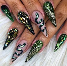 Snake Nails, Potter Nails, November Nail Designs, Harry Potter Nails, Kylie Jenner Nails, Witchy Nails, Stiletto Nail Art, November Nails, Unicorn Nails