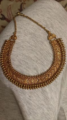 Maharashtrian Necklace Gold, Simple Choker Gold Indian, Thushi Necklace Gold, Neckless Gold Jewelry Indian, Tussi Necklace Gold, Addikai Necklace, Traditional Gold Plated Choker Jewelry, Gold Maharashtrian Necklace, Festive Gold Temple Necklace Choker