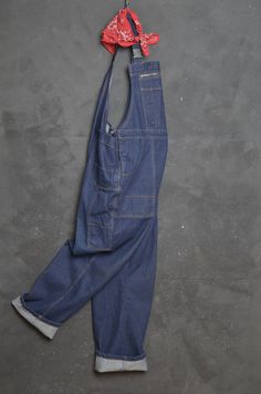 Great Vintage French Workwear Selvedge Dungarees Bib Overall Utility Workwear Cargo Trousers Pants Jumpsuit  Size W36 L32 Classic denim staple provides superior comfort with its roomy fit, crafted from durable heavy cotton denim twill in deep indigo colour with contrast top stitching. Great utility worker carpenter bib overall, a statement piece in its own right. Gold tone zipped front pocket + tool pockets Adjustable elastic straps for free movement Two front deep patched pockets Multi purpose Vintage Denim Blue Overalls With Pockets, Vintage Straight Leg Overalls With Pockets, Retro Straight Leg Overalls With Pockets, Vintage Denim Blue Jumpsuit With Pockets, Retro Denim Blue Overalls With Pockets, Dark Wash Denim Bib Front Jumpsuit For Work, Dark Wash Denim Jumpsuit For Workwear With Bib Front, Denim Bib Front Shortalls For Work, Vintage Medium Wash Denim Jumpsuit For Work