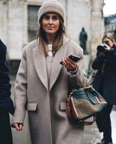 Trendy Fall Fashion, Style Désinvolte Chic, Coat Street Style, Mix Photo, Winter Attire, Celebrity Street Style, Weekend Style, Total Look, Looks Chic