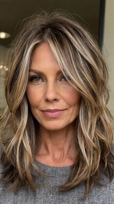 Medium-Length Shag Haircuts Med Length Hairstyle Women, Med Length Hairstyles, Long Hair Tips, Short Hairdos, Shag Haircuts, Brunette Balayage Hair, Easy Morning, Hair Techniques, Professional Tips