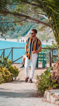 Vintage Stripes, Formal Men Outfit, Mens Summer Outfits, Mens Casual Outfits Summer, Men With Street Style, Men Fashion Casual Shirts, Mens Fashion Rugged, Dapper Men, Mens Fashion Classy