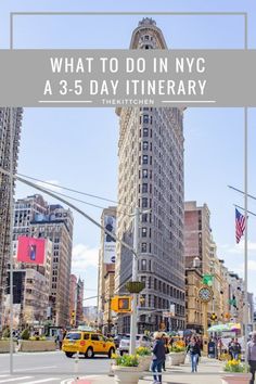 the flat iron building in new york city with text overlay that reads, what to do in nyc a 3 - 5 day itinerary