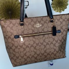 Coach Bag High End Handbags, Michael Kors Tote Bags, Bags Coach, Fancy Bags, Coach Shoulder Bag, Coach Bag, Michael Kors Jet Set, Michael Kors Monogram, Coach Bags