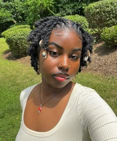 Invisible Locs Hairstyle, Invisible Locs Hairstyles, Cool Braided Hairstyles, Locs With Beads, Black Women With Short Hair, Invisible Locs, Natural Hair Movement, Short Hair Black