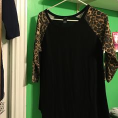 Black Crew Neck Top With Leopard Print Sleeves (Never Worn) Casual Leopard Print Tops For Night Out, Tops Black, Crew Neck Top, Printed Sleeves, Rue21, Leopard Print, Long Sleeve Tees, Tops & Tees, Womens Tops