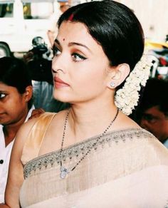 Aishwarya Rai Mangalsutra, South Indian Mangalsutra, Wedding Bands Black, Aishwarya Rai Photo