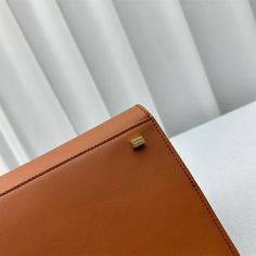 Size: 39cm*16cm*30cm It comes with Dust box, Care manual, Tag, and Paper bag. High-end Brown Rectangular Case Bag, Designer Briefcase With Large Capacity And Top Handle, Classic Square Satchel, High-end Everyday Satchel Briefcase, High-end Brown Shoulder Bag For Everyday, High-end Brown Box Bag With Top Carry Handle, Business Satchel With Dust Bag, Rectangular Shape, High-end Everyday Tote Briefcase, High-end Rectangular Briefcase For Office