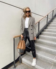 Check Blazer Outfit Women, Lydia Jane Tomlinson, Checkered Blazer Outfit, Check Blazer Outfit, Leather Trousers Outfit, Lydia Tomlinson, Lederhosen Outfit, Jogger Outfit, Checkered Blazer