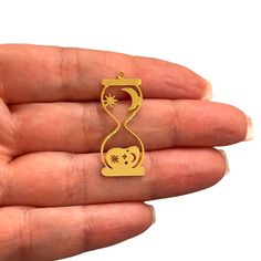 24Kt Gold Plated Sand Watch Charm, Laser Cut Sand Watch Charm Size: Approx 32x12mm Hole: Approx 1.5mm Quantity: 1 pcs in a pack Made of Brass and plated with gold Lead free, nickel free Sand Watch, 24kt Gold, Laser Cut, Gold Plate, Gems, Plating, Brass, Craft Supplies, Beads