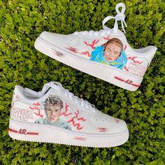 White custom airforce design with eleven on one shoe and max on the other shoe. Red lightning strikes behind them and stranger things logo next to them. Hellfire club logo on the back sole of both shoes Stranger Things Shoes, Custom Nike Air Force 1, Custom Nike Air Force, All White Sneakers, Shoe Designs, Custom Kicks, Custom Nike Shoes, Custom Nike, Shoe Company