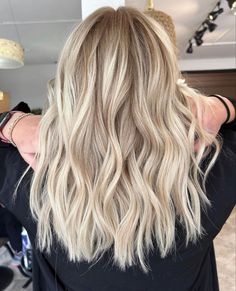 Naturally Blonde Hair With Highlights, Cute Highlights For Blonde Hair, Low Lights On Platinum Blonde Hair, Blonde Hair With Light Blonde Highlights, Blonde Hair With Subtle Lowlights, Cute Blonde Hair Ideas, Fullhead Highlights Blonde, Blonde Highlights In Dark Blonde Hair, Full Head Blonde Balayage