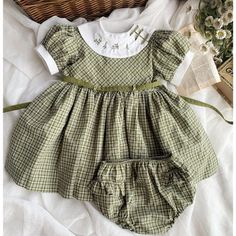 Green Vintage Girl Dress - Momorii Green Overall Dress Baby, Stylish Children, Toddler Summer Dresses, Vintage Kids Fashion, Frocks For Kids, Vintage Baby Dresses, Cottagecore Dresses, Vintage Childrens Clothing, Vintage Kids Clothes