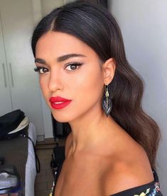 Bridal Makeup Red Lips, Red Lips Makeup Look, Red Lip Makeup, Wedding Hair Inspiration, Wedding Hair Down, Bridal Hair And Makeup, Formal Hairstyles, Wedding Hair And Makeup, Bride Hairstyles