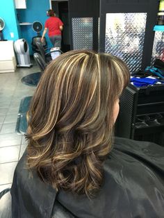 Vanilla Highlights Brown Hair, Short Brown Hair With Blonde Highlights, Frosted Hair, Honey Brown Hair, Y2k Hairstyles, Brown Hair Inspo, Brunette Hair With Highlights, Hair Streaks, Dyed Hair Inspiration