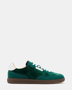 EMPORIA GREEN Sneakers Steve Madden, Kitten Heel Slingbacks, 2023 Clothes, Black Tennis Shoes, Steve Madden Store, Street Style Shoes, Velvet Accents, Fall And Winter Fashion, Card Inspo