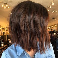 Brunette Textured Long Bob, Fall Ombre Short Hair, Brown Bob With Dimension, Chocolate Brown Hair With Highlights Short Bob, Dark Brown Bob With Highlights Caramel, Short Bob Brown Balayage, Choppy Bob Balayage, Balayage For Dark Brown Hair Short Bob, Medium Brown Bob Hairstyles