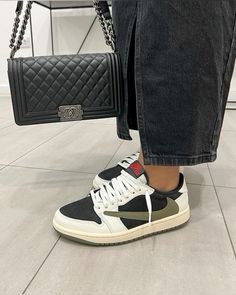 Travis Scott Shoes Outfit, Travis Scott Shoes, Nike Travis Scott, Travis Scott Jordan 1, Yeezy Boots