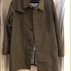 Tommy Hilfiger Mens Water-Resistant Trench Coat. Size 42r.. Its Nwot. Size 42r And Brown In Color. It’s Fully Lined With The Classic Th Print. It’s Button-Up With Buttons On The Sleeves. Rn # 47338. 100% Polyester. Sleek On Feel. Approx Measurements Shoulder To Shoulder 19” Length 40-42 Sleeves 25” If You Have Any Questions Or Require Additional Photos/Measurements, Please Just Let Me Know. Thanks For Looking. Tommy Hilfiger Classic Winter Outerwear, Classic Weatherproof Solid Outerwear, Classic Tommy Hilfiger Winter Outerwear, Classic Weatherproof Outerwear, Classic Weatherproof Outerwear For Work, Classic Tommy Hilfiger Outerwear For Business, Classic Tommy Hilfiger Business Outerwear, Tommy Hilfiger Classic Long Sleeve Outerwear, Classic Tommy Hilfiger Long Sleeve Outerwear