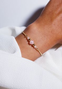 This is a delicate Rose Quartz bracelet with 18K gold plated beads and an adjustable chain.  Our dainty Rose Quartz bracelet is a perfect gift for mom, sister, friend, girlfriend... Each bracelet will be packed in beautiful gift boxes with ribbons and our company tags. Rose Quartz Beaded Bracelet, Chain And Bead Bracelet, Natural Beads Bracelet, Dainty Pink Bracelet, Delicate Beaded Bracelets, Beads Bracelet Ideas, Romantic Bracelet, Pink Quartz Jewelry, Pink Quartz Bracelet