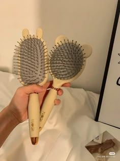 Alat Makeup, Hair Tie Accessories, Curls For Long Hair, Bathroom Aesthetic, Hair Brushes, Pretty Skin, Girly Accessories, Long Hair Women, روتين العناية بالبشرة