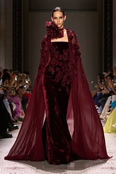 Elie Saab Fall 2024 Couture Fashion Show | Vogue Elle Saab Dresses, Ellie Saab Couture, Elie Saab Designer, Elie Saab Haute Couture, Haute Couture Looks, Ellie Saab, Elie Saab Fall, Haute Couture Gowns, Elie Saab Couture