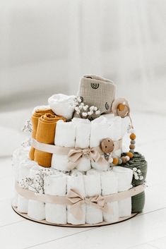 TISU diaper cake, Beige - TISU Baby Beige Baby Shower Ideas, Small Diaper Cakes, Beige Rainbow, Baby Shower Garcon, Diaper Bouquet, Mini Diaper Cakes