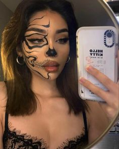 Baddie Skull Makeup, Hallowen Meka Up, Make Up For Halloween Ideas, Haloowin Makeup, Haloween Mackup Ideas Simple, Skeloten Makeup, Skull Makeup Women, Half Skeleton Makeup Easy, Maquillaje Halloween Aesthetic