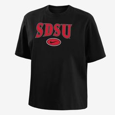 Made with soft cotton, this roomy San Diego State tee gives you a relaxed look without feeling too oversized and lets your cheer on your school in comfort. Black Crew Neck T-shirt College Style, Black Relaxed Fit Top For School Spirit, Nike Black T-shirt For Game Day, Casual T-shirt With University Logo And Short Sleeves, Black T-shirt With Letter Print For College, Oversized Nike Graphic Print T-shirt, Sporty Relaxed Fit T-shirt For Campus, Nike Black Collegiate T-shirt, Casual Nike T-shirt For College