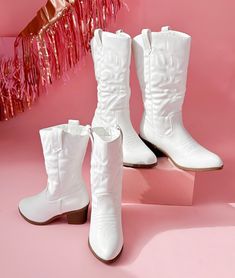 ITEM DESCRIPTION These white Mommy & Me western boots feature an embroidered, pull-on chunky stacked heel, calf length for a traditional cowgirl look—but come with the modern comfort and support we're known for. Dressed up or down for a fun day in Nashville, a birthday party or daily wear, your mini will surely love matching with you! PRODUCT DETAIL Western-inspired style Chunky heel Women 2" heel / Kids 1.5" heel Dainty embroidery Pointed toe Side pull tabs for easy slip-on Synthetic insole Rub Traditional Cowgirl, Day In Nashville, Cowgirl Look, White Cowboy Boots, Mom And Daughter Matching, Matching Shoes, Trendy Boots, Womens Chunky Heels, Western Chic