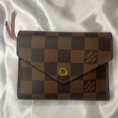 Authentic Louis Vuitton Damier Ebene Rose Ballerine Victorine Wallet Preowned In Excellent Condition - Sole Owner Used Less Than 5 Times Includes: Dust Bag, Box - Full Inclusion This Colorway Is Sold Out, Not Sold On The Website Anymore. Louis Vuitton Damier Ebene, Authentic Louis Vuitton, Louis Vuitton Damier, Louis Vuitton Bag, Dust Bag, Bag Lady, Louis Vuitton, Wallet, Pink