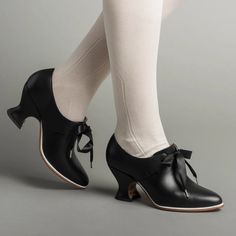 Pompadour Leather 18th Century Shoes (Black)(1680-1760) – American Duchess 18th Century Shoes, Century Shoes, American Duchess, Camping Shoes, Dr Shoes, Oxford Brogues, Leather Cuts, Black Leather Shoes, Pompadour