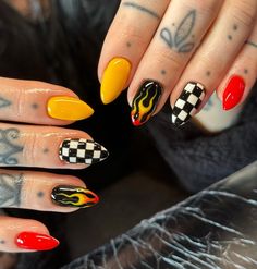 Short Oval Nails, Yellow Nails Design, Punk Nails, Nail Art Set, Oval Nails, Yellow Nails