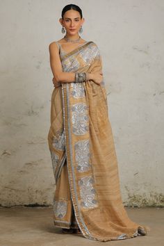 Indulge in the rich heritage of India with this stunning sari, showcasing a perfect blend of handwoven materials, intricate applique, and aari embroidery. This sari is adorned with a striking silver gota applique border. It comes with complementing plain unstitched blouse fabric. Jaal Embroidery, Desi Love, Aari Embroidery, Hand Woven Textiles, Elegant Blouses, Blouse Fabric, Popular Culture, Indian Wear, Free Size