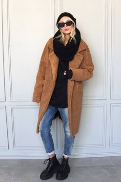 Brown Fuzzy Coat Outfit, Sherpa Long Coat Outfit, Oversized Camel Winter Outerwear, Oversized Long Brown Outerwear, Oversized Cozy Long Coat, Cozy Oversized Long Coat, Plus Size Fall Casual Outfits, Teddy Bear Jacket Outfit Winter, Oversized Coat Outfit Winter